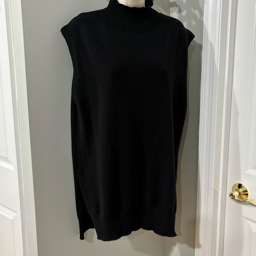 NWOT Magaschoni Sleeveless Sweater Tunic